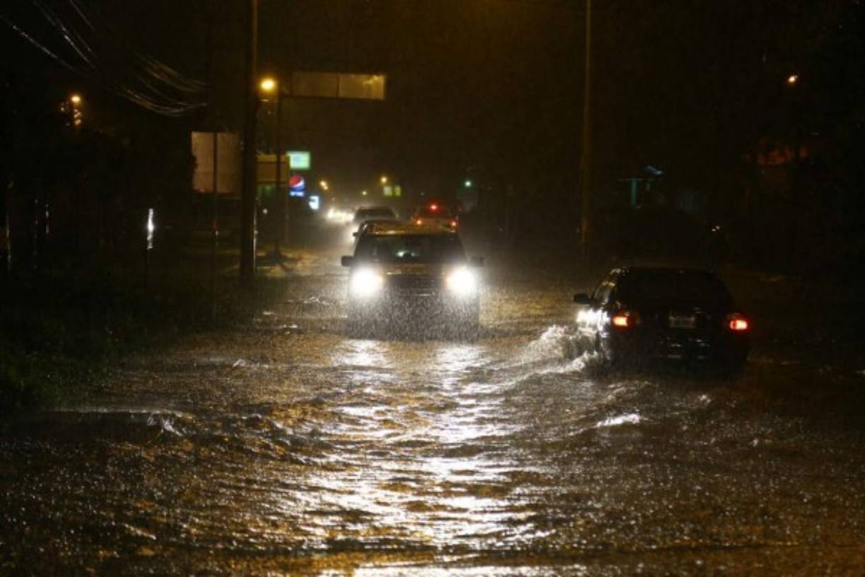 Las lluvias pronosticadas desde la tarde del martes en Honduras causaron inundaciones en varias zonas de San Pedro Sula, en el norteño departamento de Cortés, y en Atlántida.