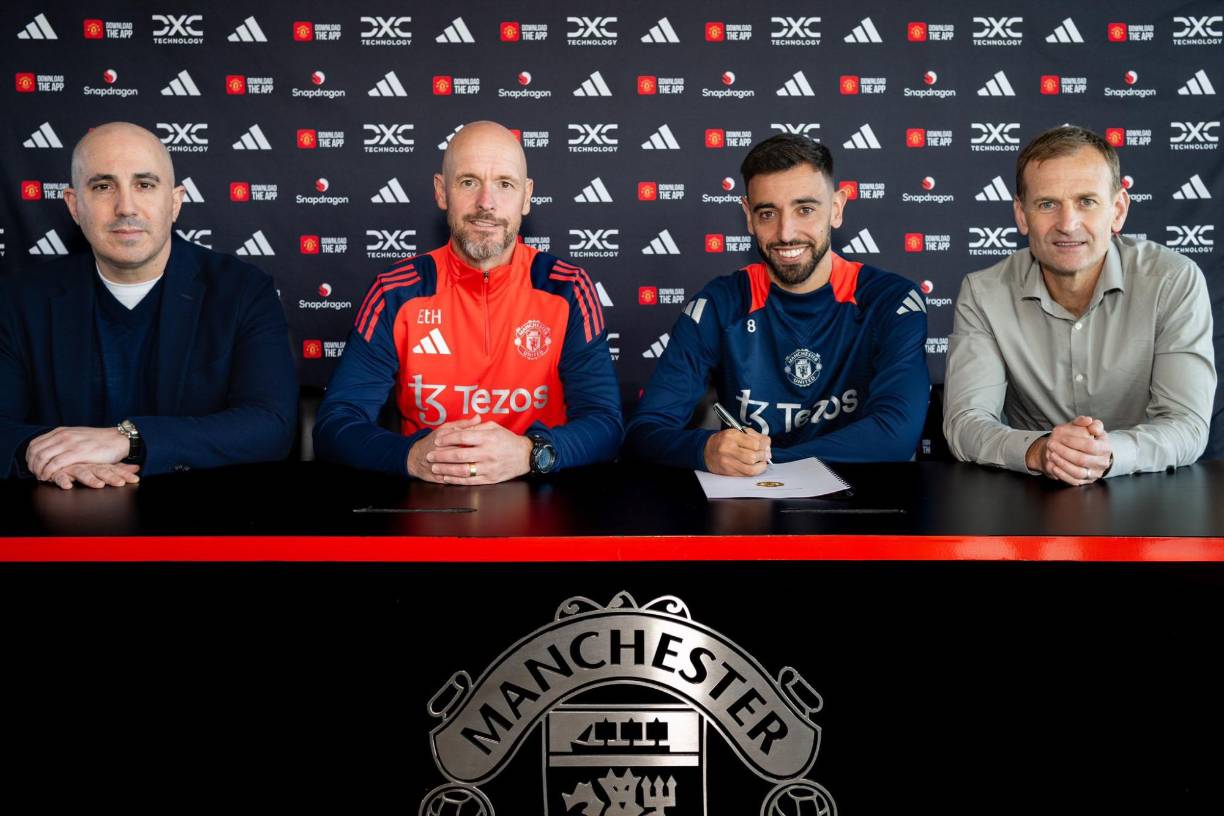 OFICIAL / Bruno Fernandes renueva su contrato con el Manchester United hasta el 2027.