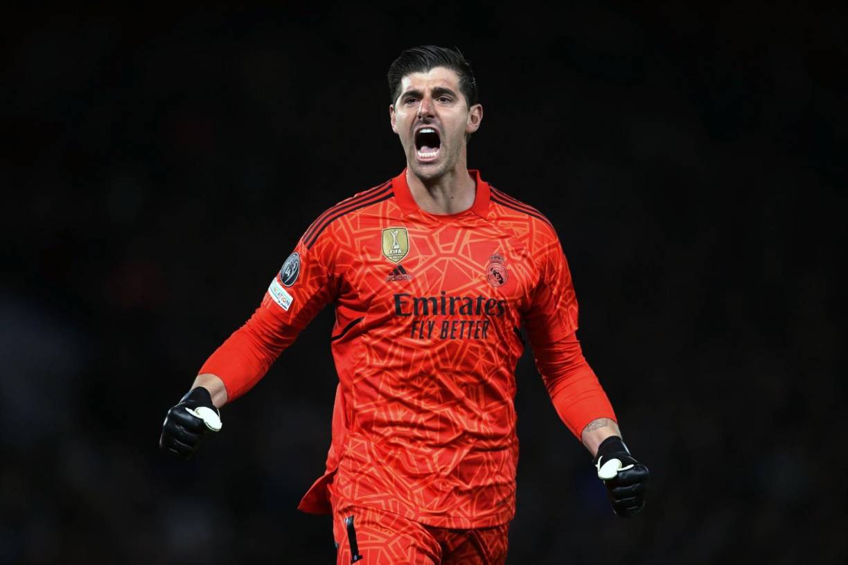 Portero: Courtois, el arquero belga es la gran muralla del Real Madrid y en estos partidos es una de las piezas claves con sus atajadas.