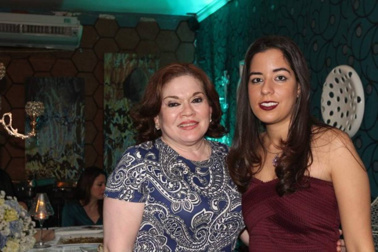 Maribel y Daniela Alvarenga.