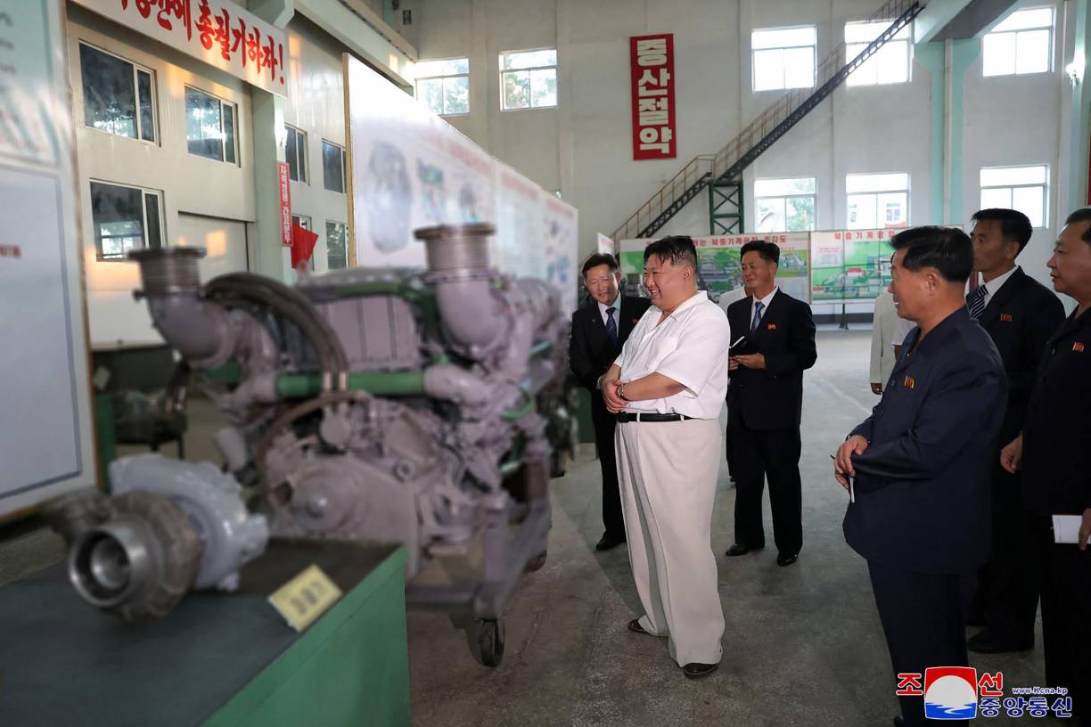 La nave bélica está identificada con el número 841 y fue bautizado como “Hero Kim Kun Ok”.