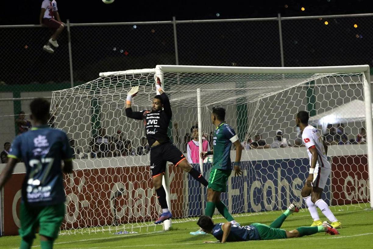 El portero panameño César Samudio fue el héroe impensado en el Clásico, salvando y evitando la derrota del Marathón ante Olimpia.