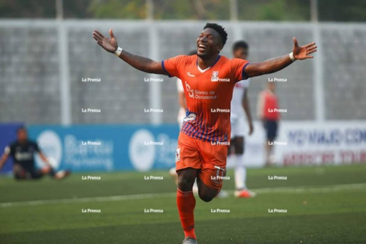 Franco Güity fue la figura de la UPN en la victoria contra el Olimpia. El delantero marcó dos goles en el 3-0.