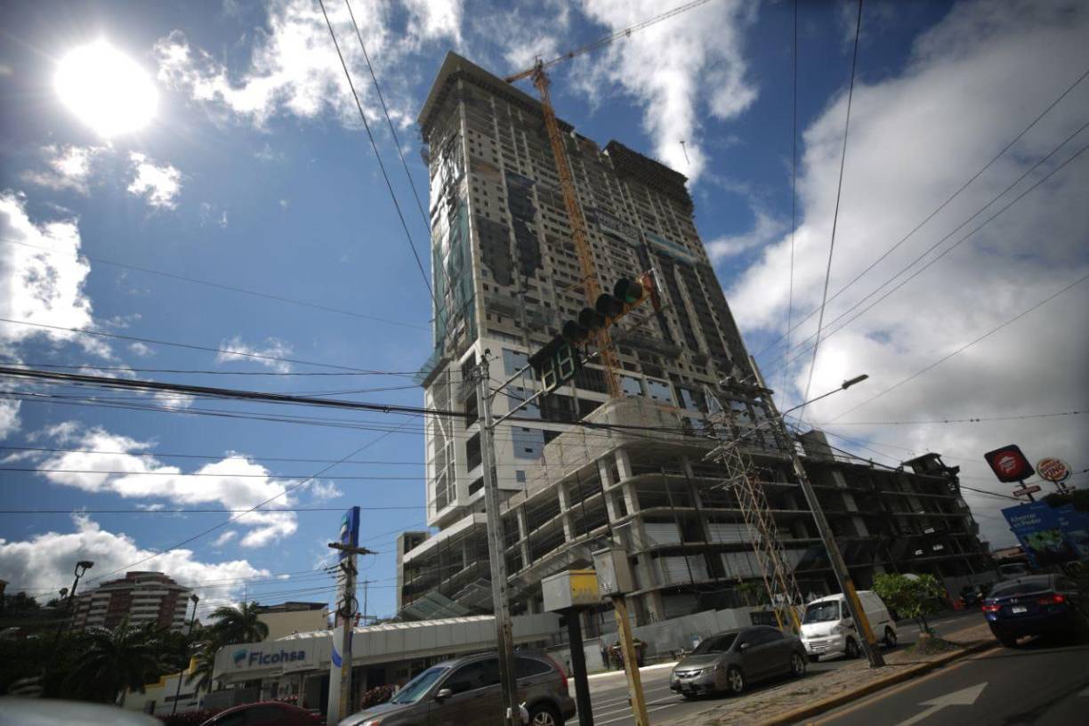 Construcciones como la Torre Atlas y otras más que están en proceso son el reflejo de la transformación de las construcciones a nivel mundial. La verticalidad es la respuesta a la necesidad de adaptarse a la escasez de espacio.