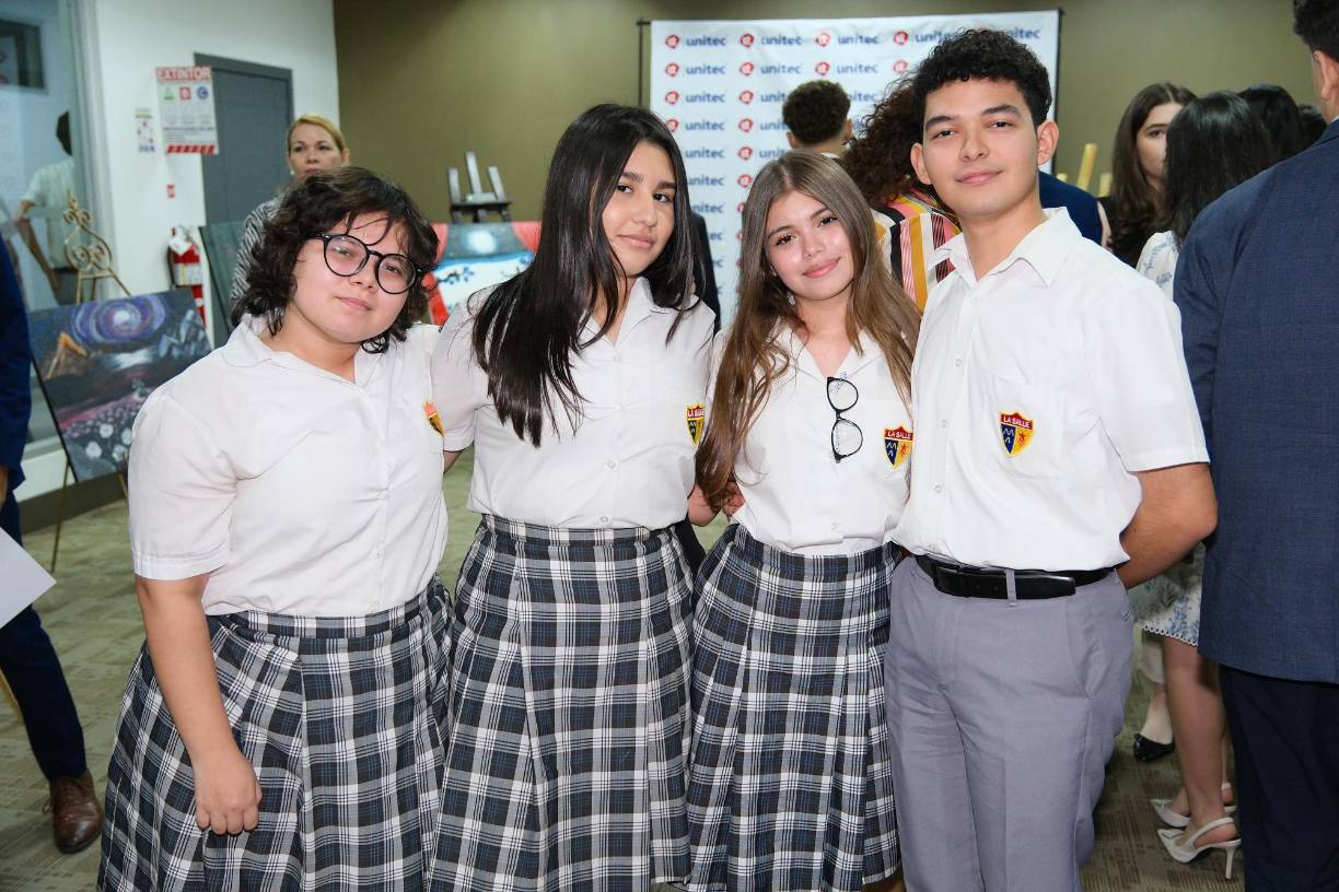 María Fernanda Rivera, Vanessa Andino, Reina Perdomo y Samuel Zapata