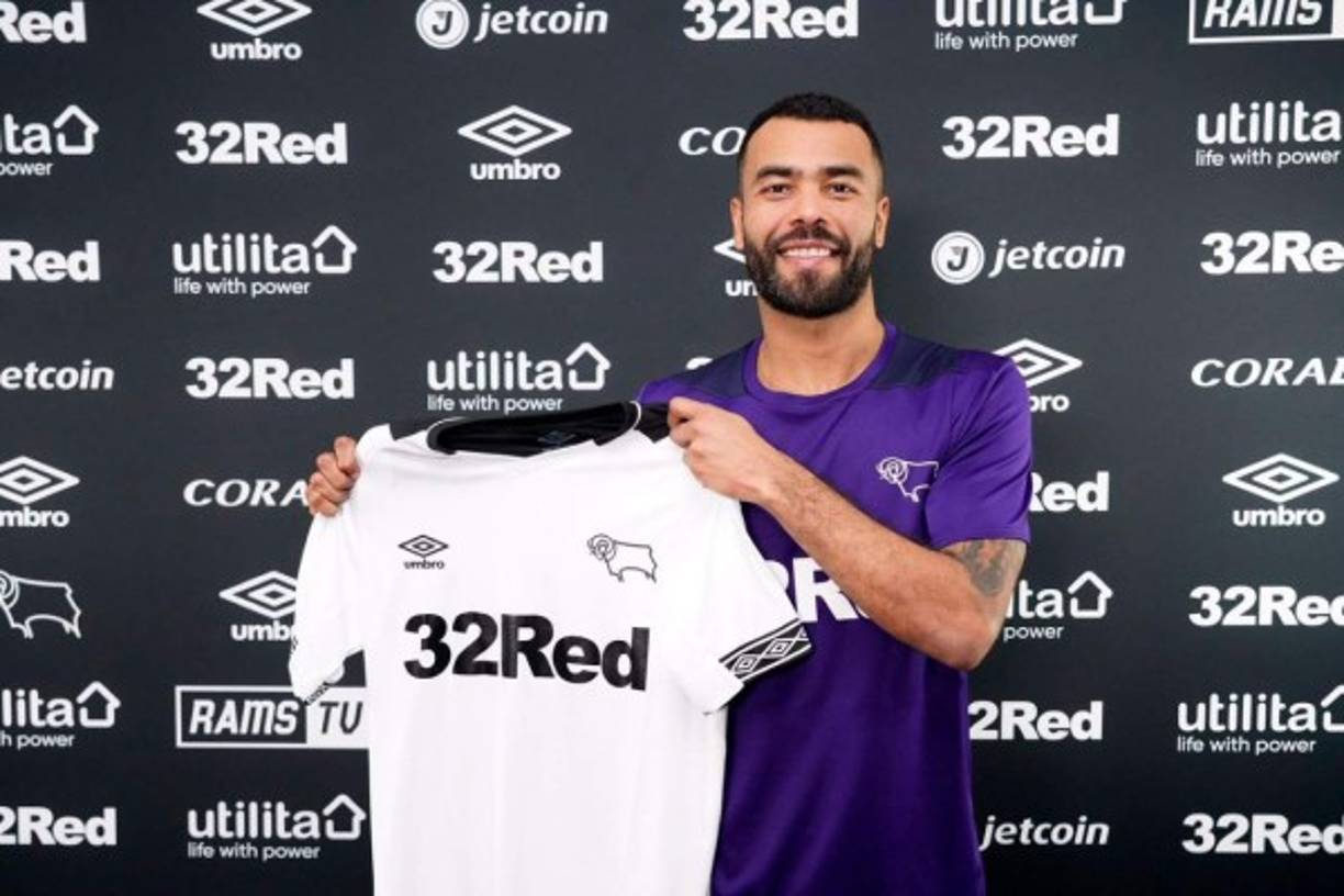 El Derby County de la segunda división de Inglaterra ha fichado al lateral zurdo inglés Ashley Cole como agente libre. Firma hasta final de temporada y llega procedente del Galaxy de la MLS.