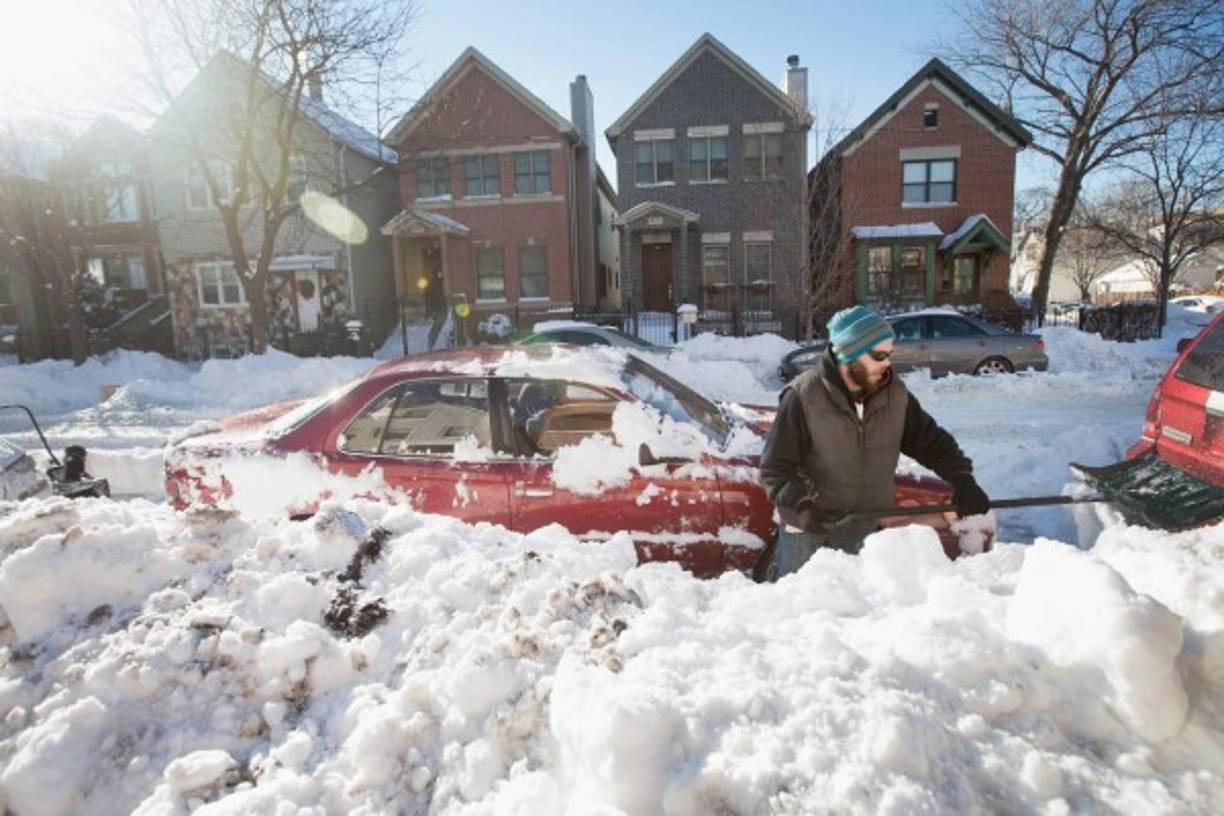 En Chicago, los residentes se vieron afectados por los efectos de más de 45 centímetros de nieve que cayeron en la ciudad.