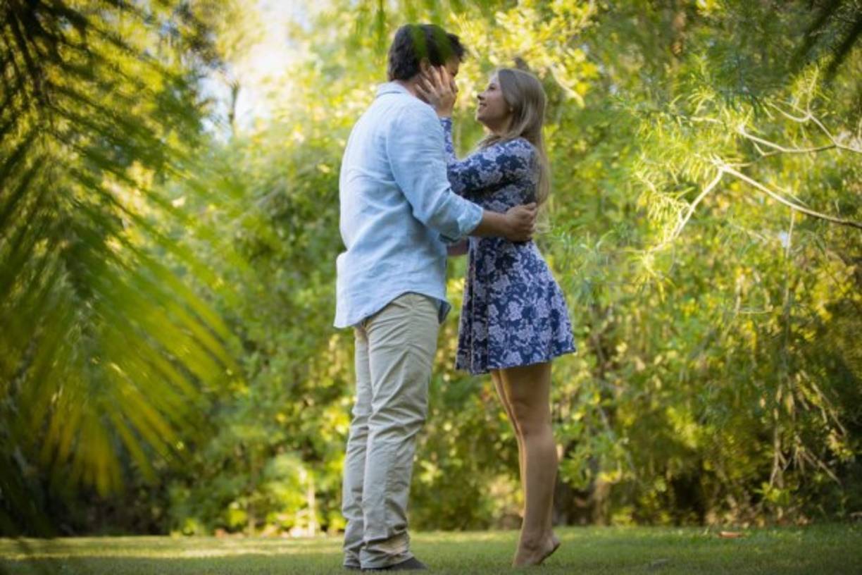 En octubre de 2014, Irwin fue galardonada con el Premio Conservacionista Joven del Año por la Australian Geographic Society.<br/><br/>Y recientemente se comprometió con su novio Chandler Powell. <br/>