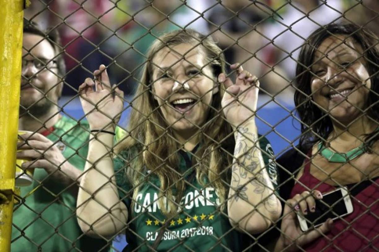 El Marathón contó con el apoyo de sus aficionados en el coloso sampedrano.