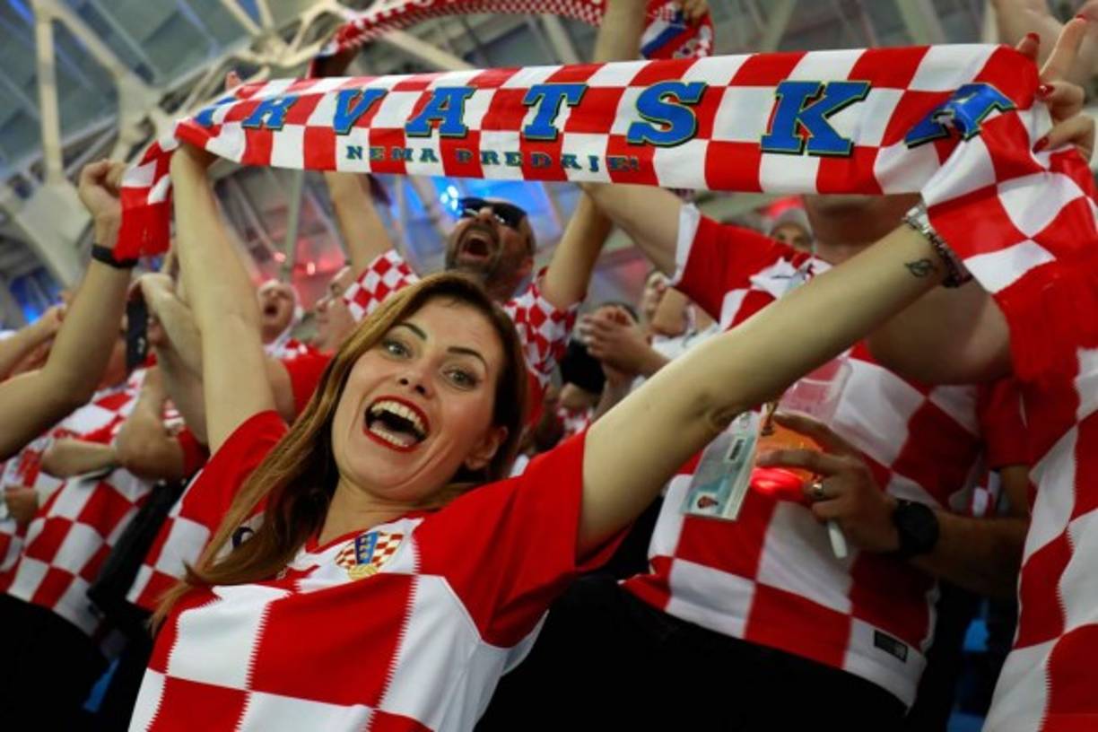 Las croatas también llegaron en buen número para apoyar a su selección ante Rusia.