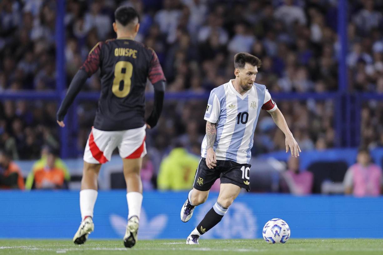 Messi se queda sin técnico, pirueta de Lautaro y curiosa camisa de Argentina
