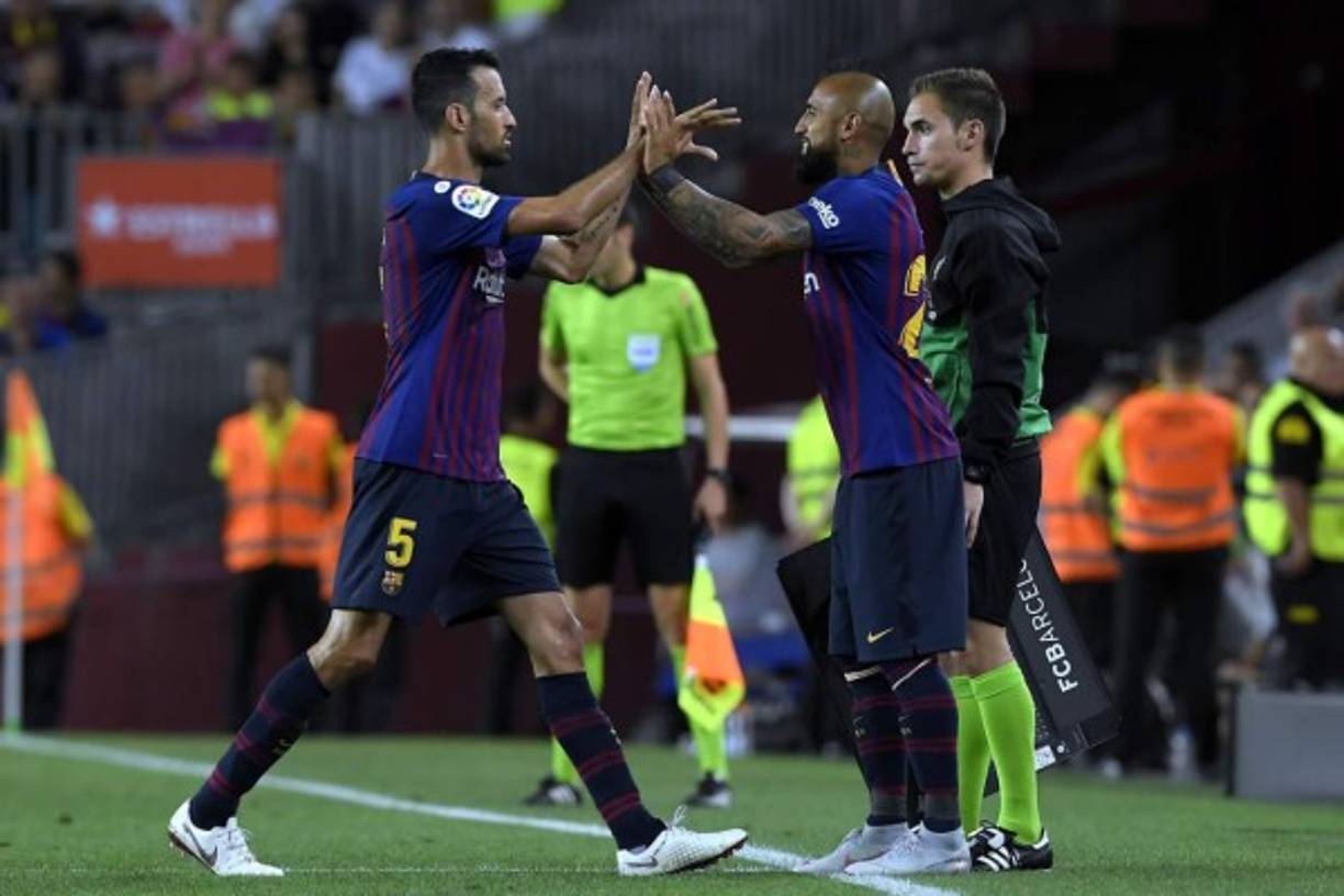 Arturo Vidal debutó en la Liga Española, entrando de cambio por Sergio Busquets.