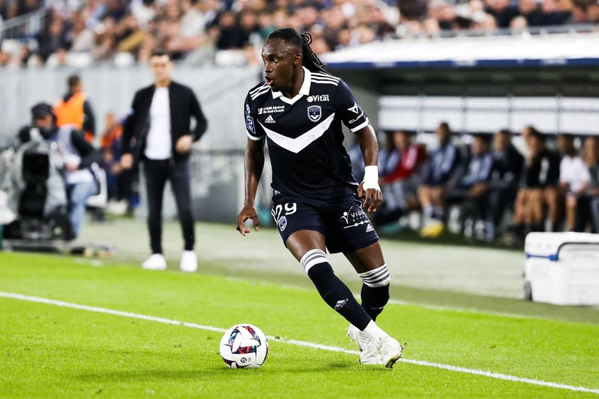Alberth Elis pidió salir del Girondins de Burdeos y parece que tiene las horas contadas en el club. Según el portal Sud Ouset, hay dos equipos de la Ligue 1 de Francia interesados en su fichaje y el Burdeos espera una oferta de seis millones de euros por el delantero hondureño.