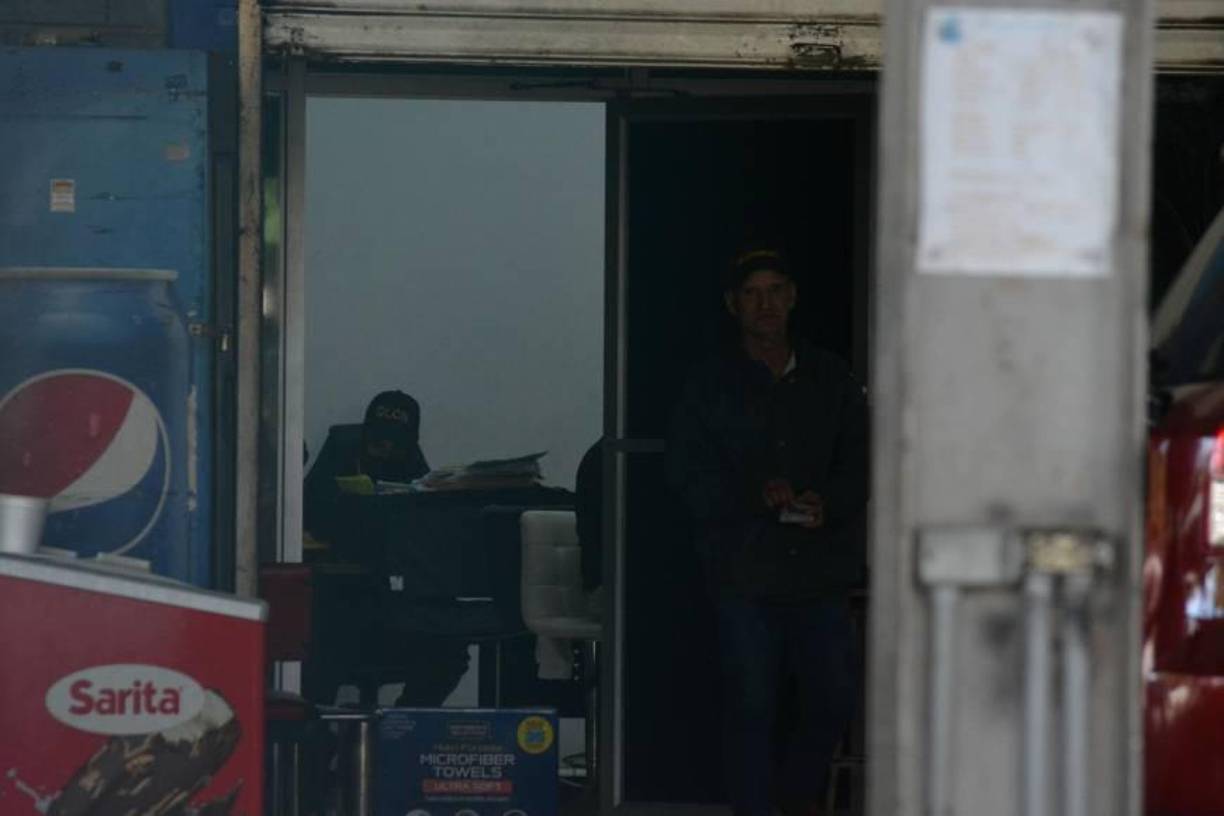 También se inspeccionaron un autolote en la colonia Jardines del Valle, otro en la colonia San Carlos de Sula, y un taller de mecánica rápida. Estas propiedades serán analizadas como parte de las investigaciones por lavado de activos.