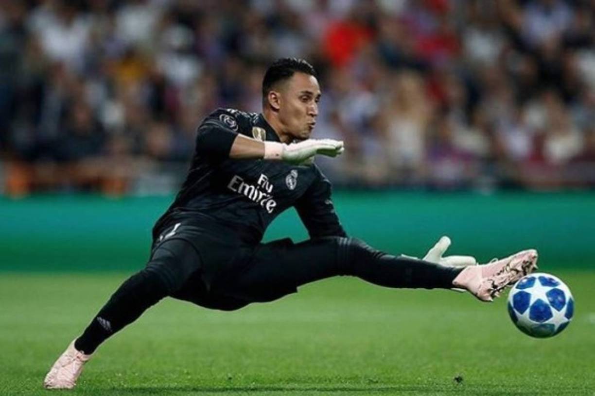 Keylor Navas - El portero costarricense, a quien Solari mandó al banquillo para colocar a Thibaut Courtois, tiene ofertas interesantes en Inglaterra. El tico, con contrato hasta 2021 y 32 años, ya pudo salir en enero, pero se decidió apostar por mantenerle hasta junio.