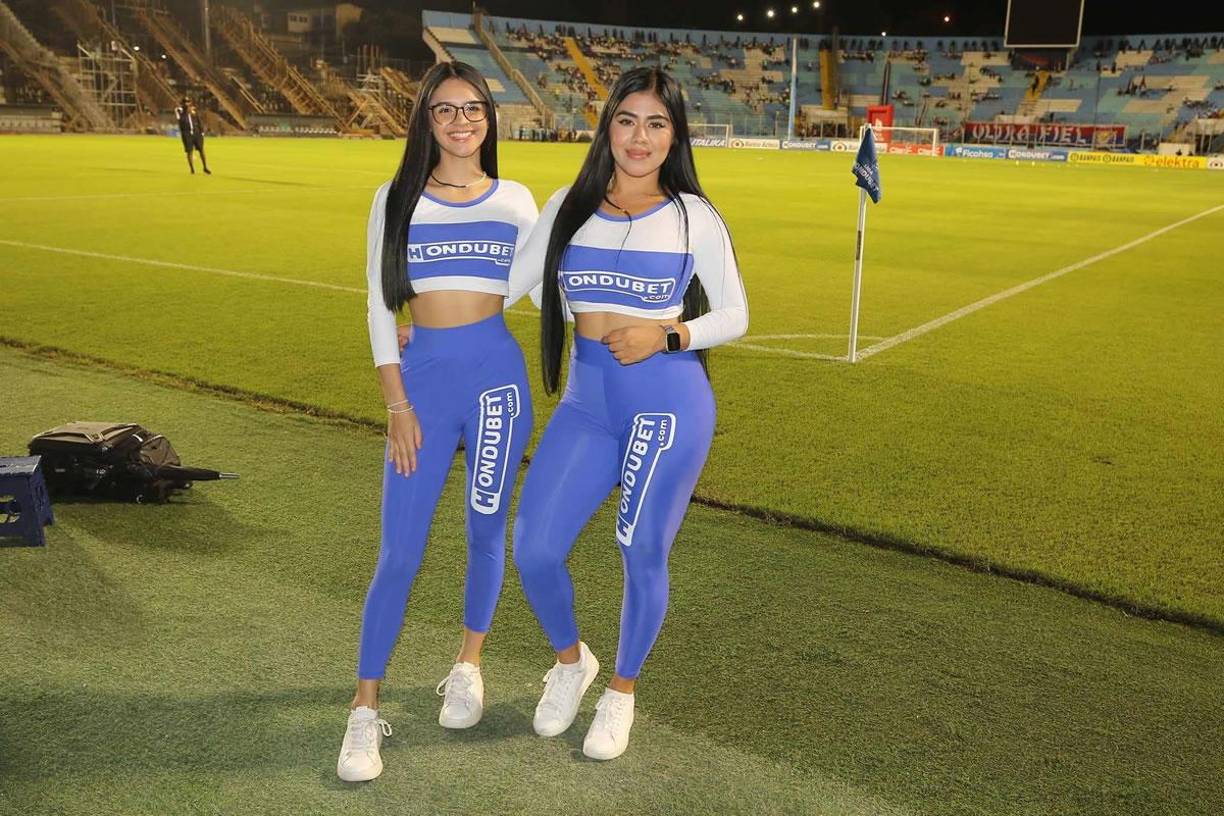 Las bellas edecanes de Hondubet que robaron suspiros en el Clásico Olimpia - Real España.