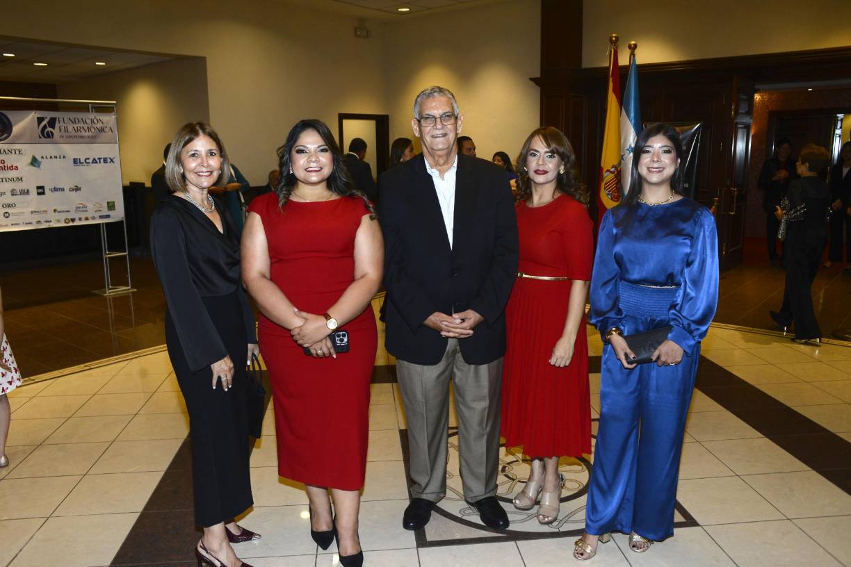 Carla de Barletta, Cristina Mejía, Juan Bendeck, Maricela Mendoza y María Teresa Quesada