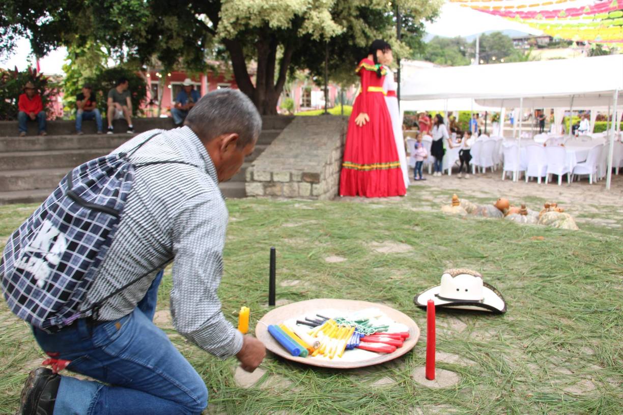Cada año, el 1 de noviembre, se realiza en Copán Ruinas, el ritual especial para conmemorar las tradiciones ancestrales de la civilización Maya.