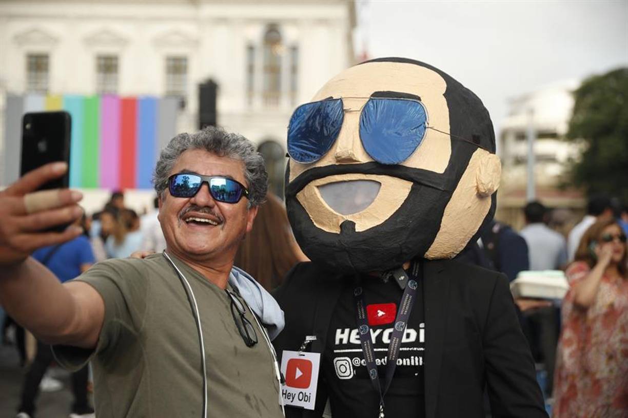 La figura de Bukele abunda en la invesidura del presidente salvadoreño.