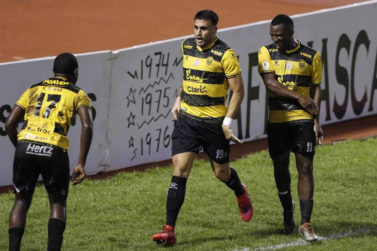 La celebración de Ramiro Rocca tras su gol que le dio el triunfo al Real España contra la Real Sociedad por la jornada 16 del Torneo Apertura 2023.