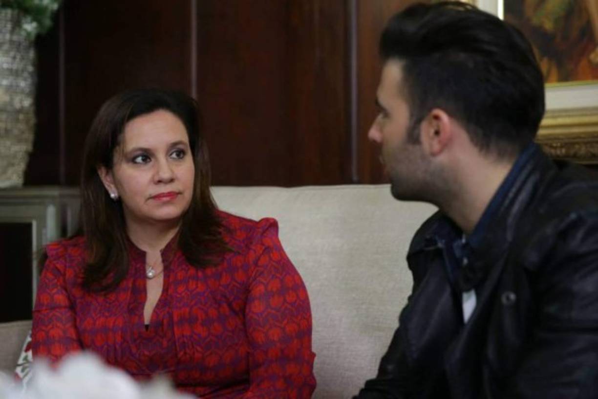 Jencarlos Canela junto a la primera dama de Honduras, Ana de Hernández. <br/><br/>