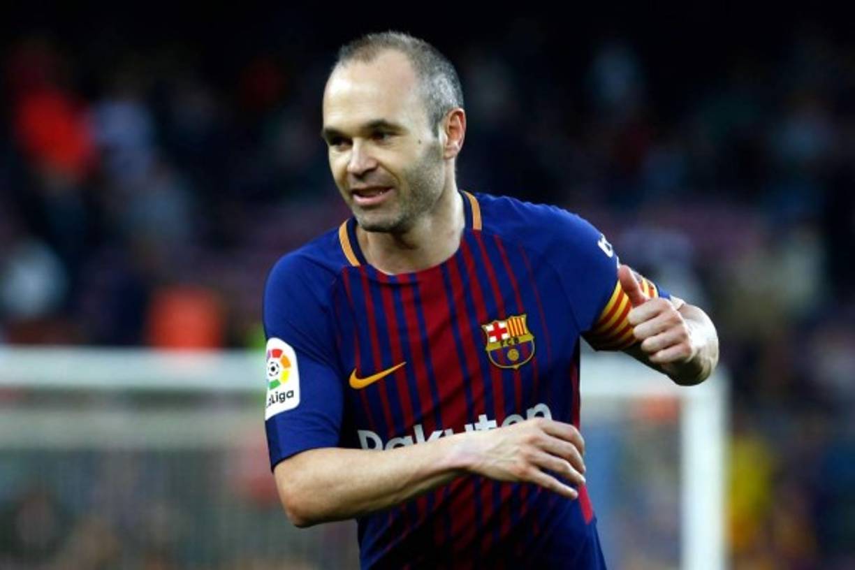 Andrés Iniesta, que no seguirá en el Barcelona, habló sobre su futuro: 'Todo lo que no fuese Europa es posible, habían cerrado China, ahora sale Japón y según he leído Australia. Se sabrá cuando lo comunique, me queda disfrutar una semana y media y cuando acabemos mi mente estará en la selección y en mi futuro. Quedan pequeños detalles por cerrar e intentaré elegir la mejor opción'. Foto AFP