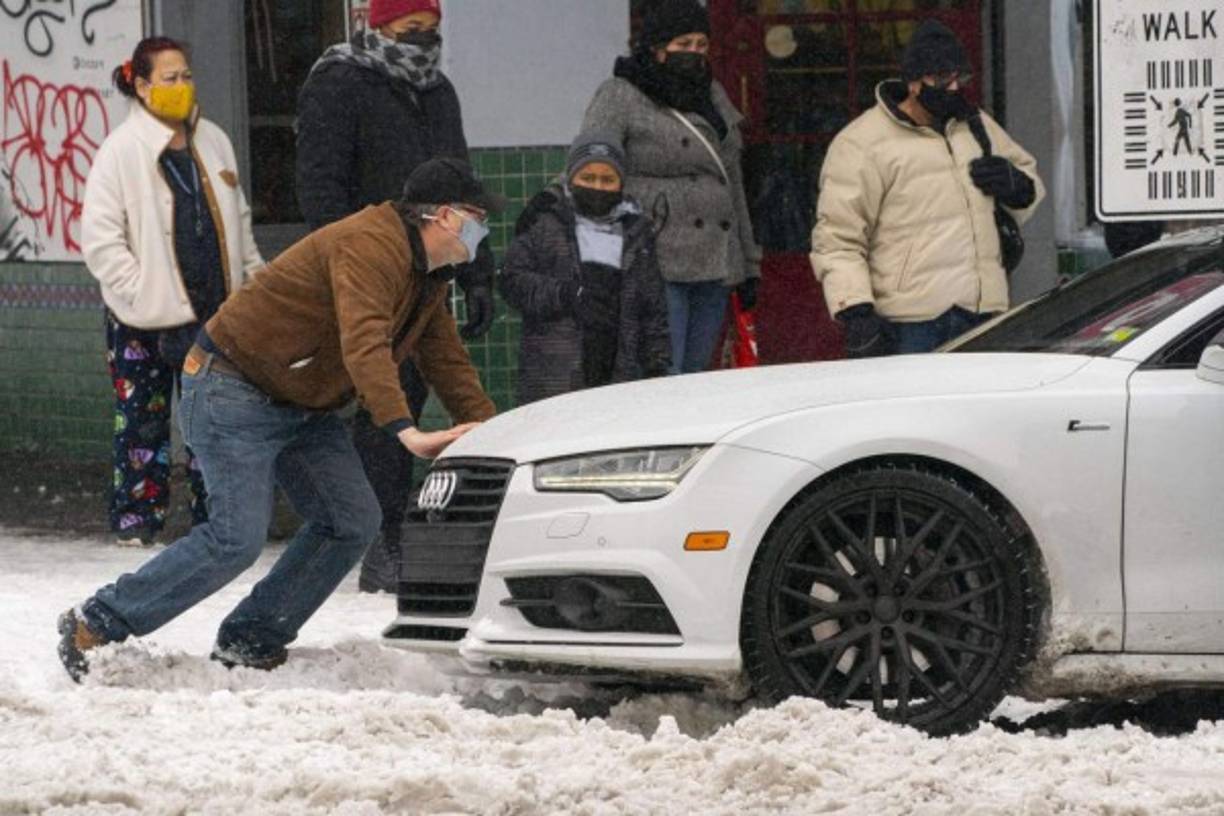 Las autoridades advierten a los residentes que los semáforos y otras infraestructuras pueden estar temporalmente sin energía por la fuerte tormenta.