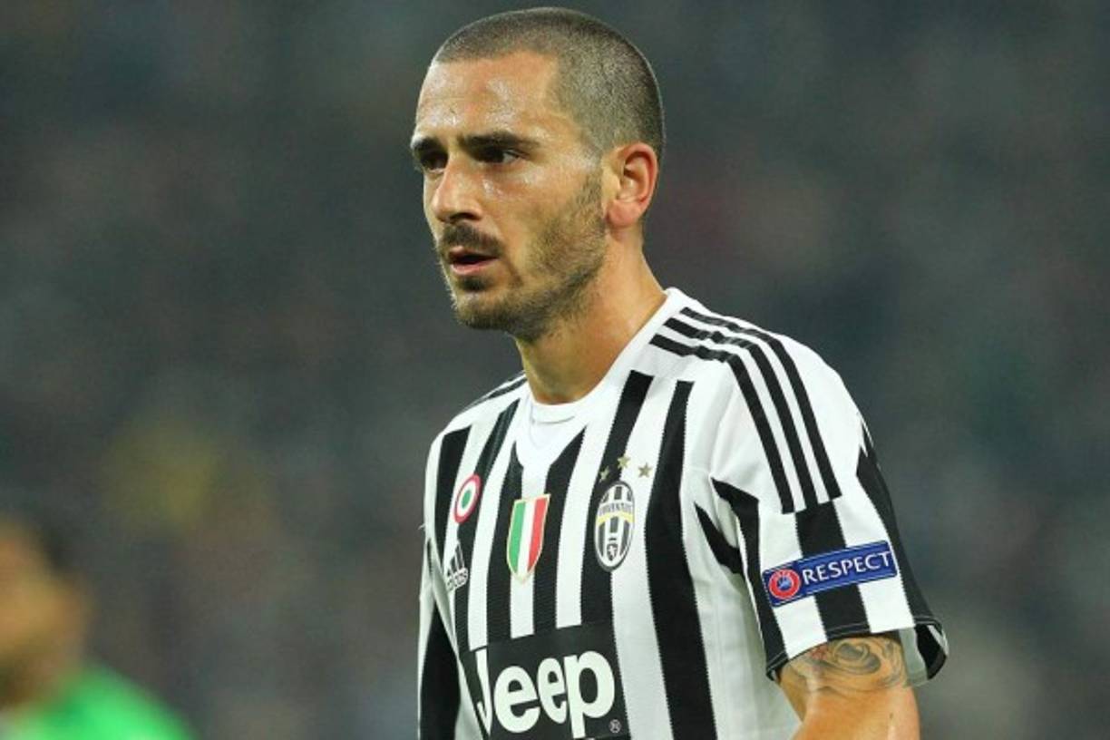 Según The Sun, el Manchester City y el Chelsea estarían dispuestos a ofrecer cerca de 60 millones de euros para hacerse con el zaguero Bonucci de la Juve.