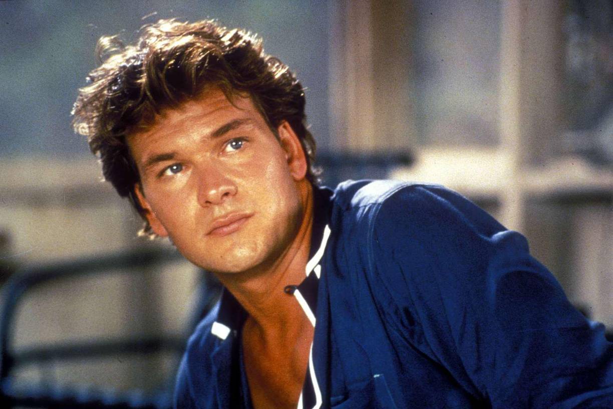 Patrick Swayze, quien alcanzó fama mundial con su papel en Dirty Dancing, falleció el 14 de septiembre de 2009 a la edad de 57 años. La causa de su muerte fue un cáncer de páncreas que le fue diagnosticado en 2008. A pesar de su enfermedad, Swayze luchó valientemente durante su tratamiento y continuó trabajando en varios proyectos cinematográficos, incluido su papel en la serie de televisión The Beast, hasta que su salud se vio gravemente afectada.