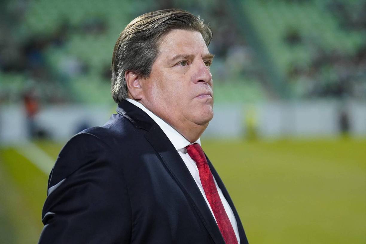 Tras ser cesado como director técnico de los <b>Xolos de Tijuana</b>, <b>Miguel Herrera</b> ha encontrado una nueva oportunidad laboral en <b>Fox Sports</b> como comentarista deportivo.