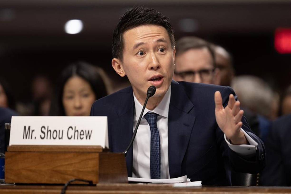 También se podrían sentar en este ‘front row’ el director ejecutivo de TikTok, Shou Chew, y el director ejecutivo de Google, Sundar Pichai, según dijo a NBC News un empleado de Trump. El multimillonario mexicano, Carlos Slim, también fue invitado.