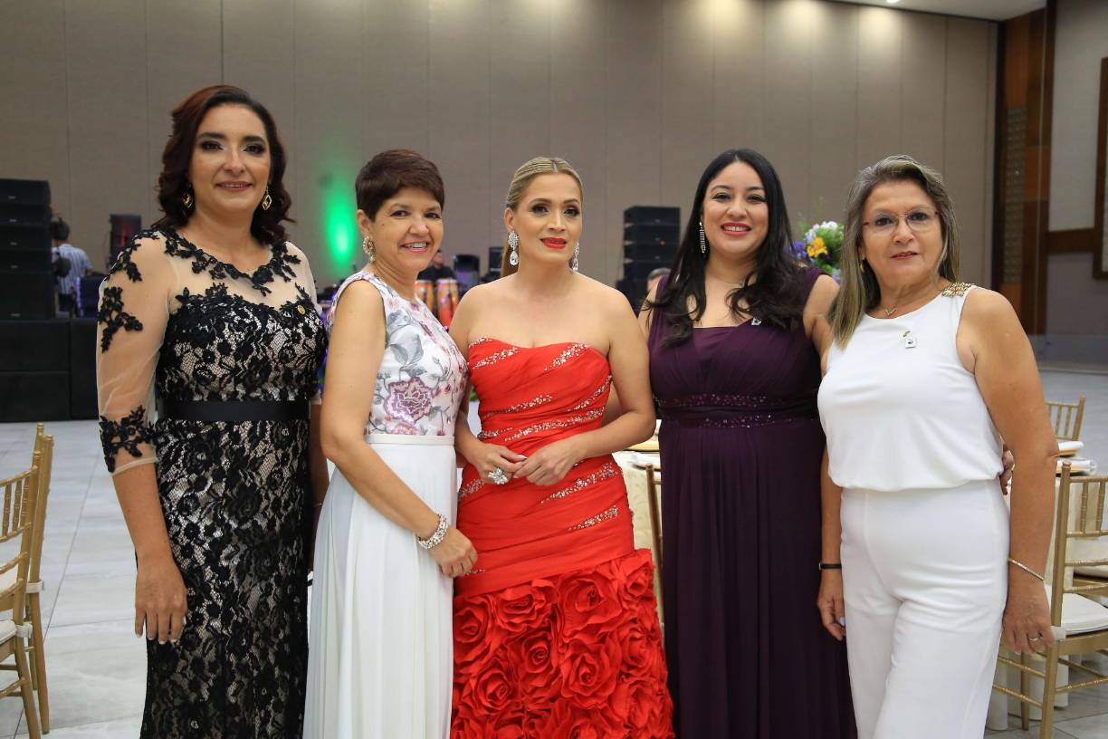 Carla Mejía, Nadina Alvarenga, Patricia Girón, Ana Álvarez y Luisa Salas