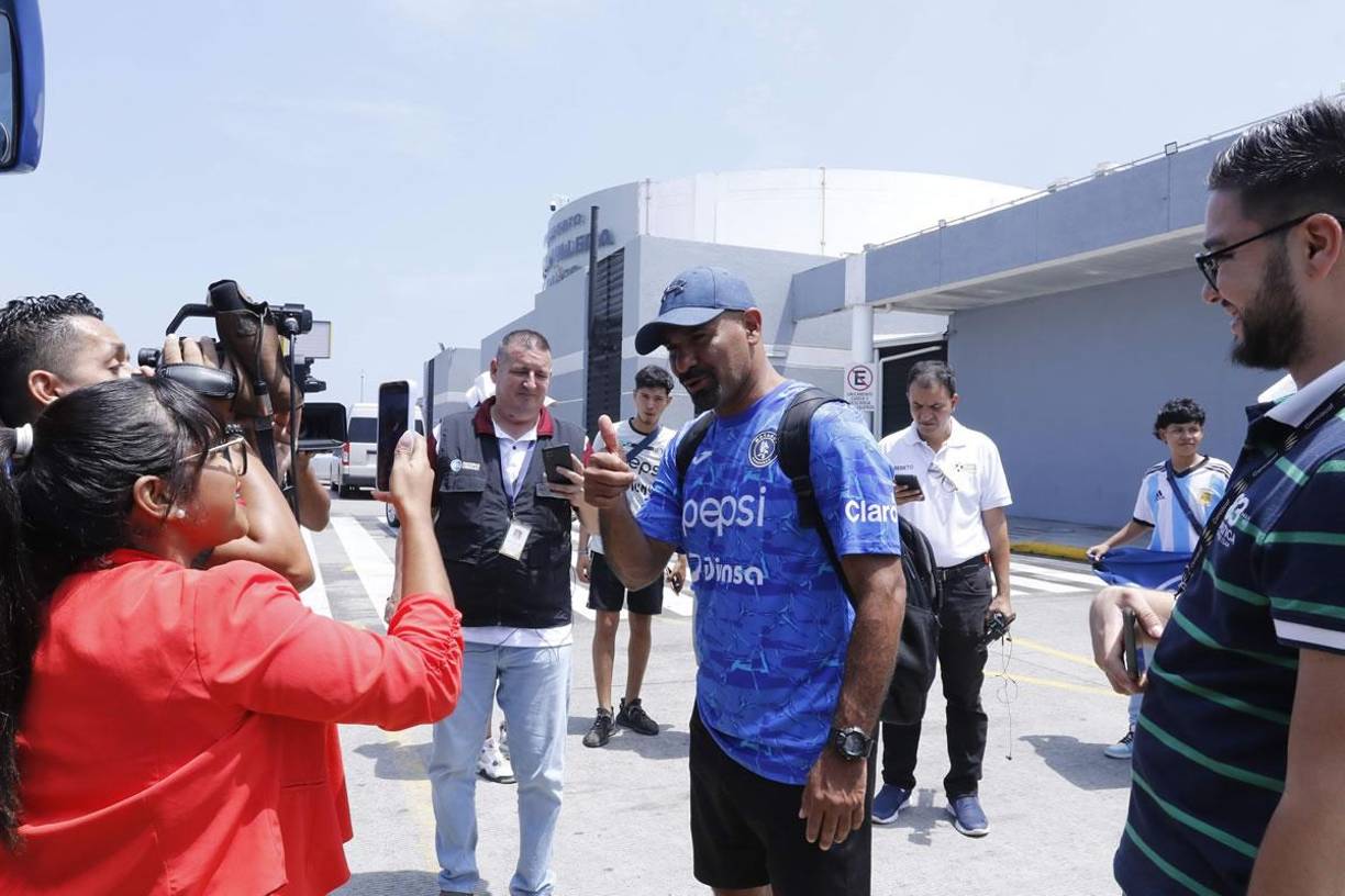 El entrenador del Motagua, Ninrod Medina, tuvo un buen gesto con aficionados, grabando videos con saludos.