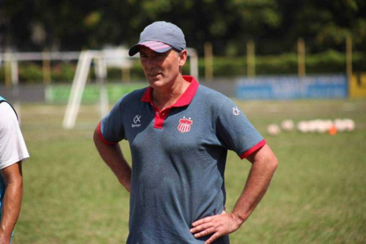 Fernando Araujo: El entrenador uruguayo del Vida no descartó más incorporaciones para el cuadro ceibeño. Está en la búsqueda de un delantero y un defensor central.