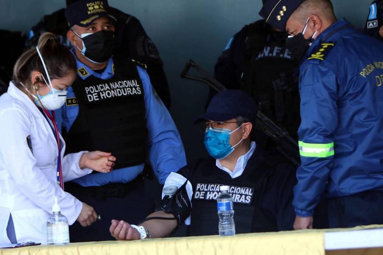 “Lo que hizo fue una traición a la confianza del equipo legal. Nos separamos del caso por asuntos personales y por ser informante de la DEA”, explicó. A su vez, dijo que “la lealtad no se compra, sigo en el caso. Tengo una misión y debo completarla”.