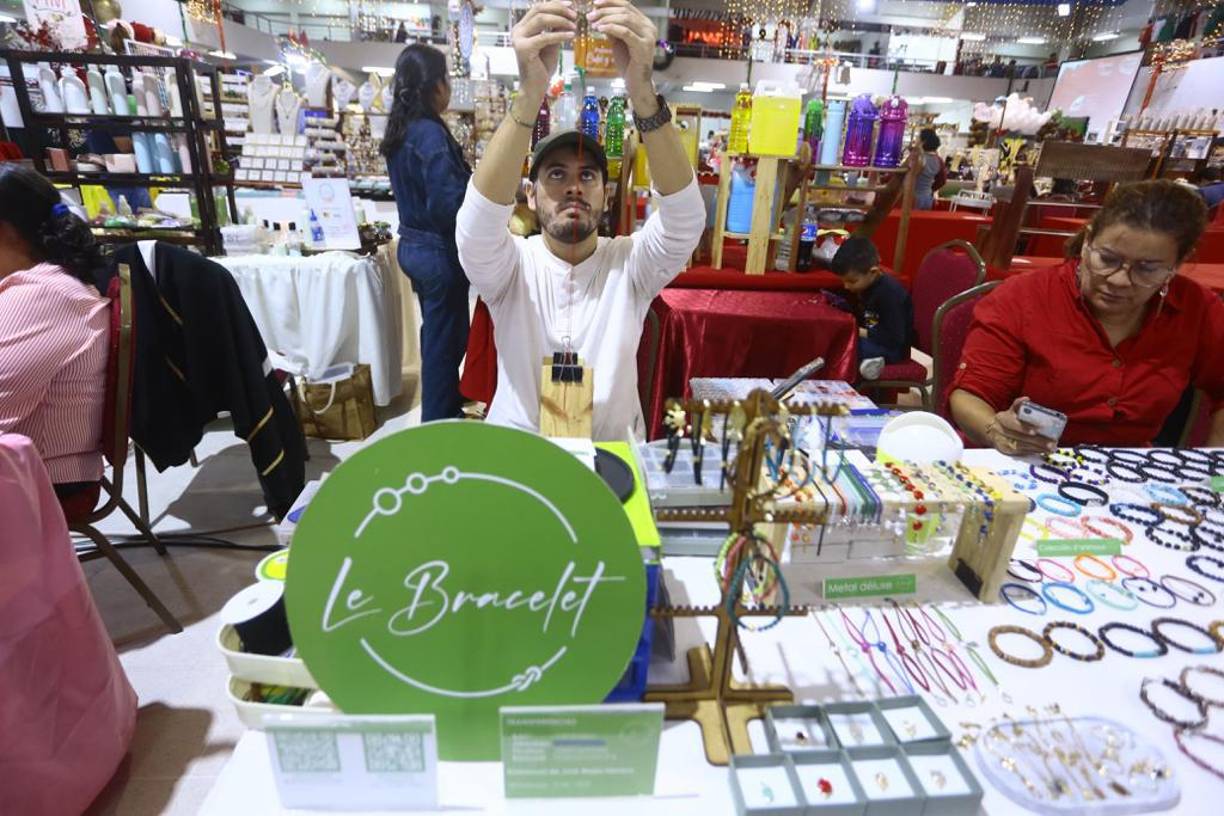 Brazaletes hechos a mano.