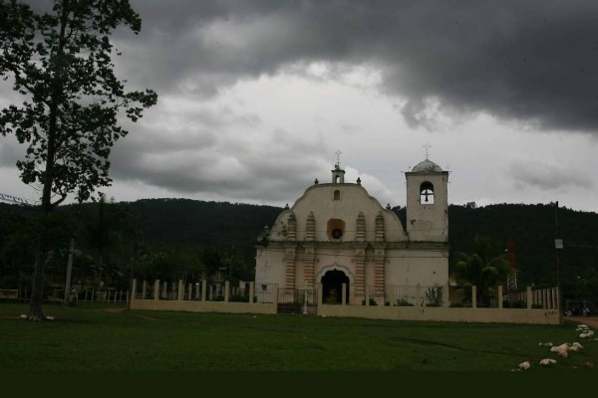 Esta es la Iglesia del municipio de Jocón en Yoro.