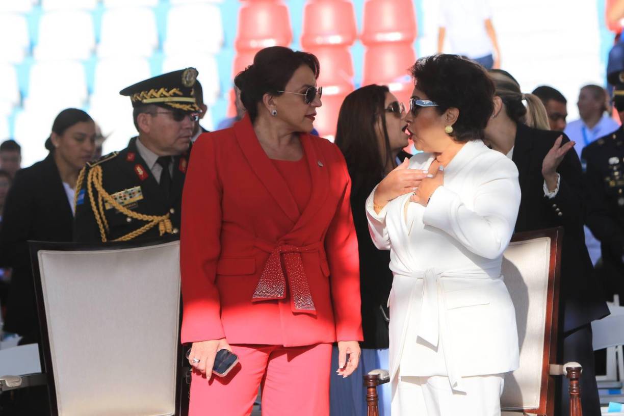 Al finalizar las actividades en el Parque Central, la presidenta Xiomara Castro y su equipo se trasladaron hasta el Estadio Nacional para continuar con las celebraciones del 15 de septiembre. 