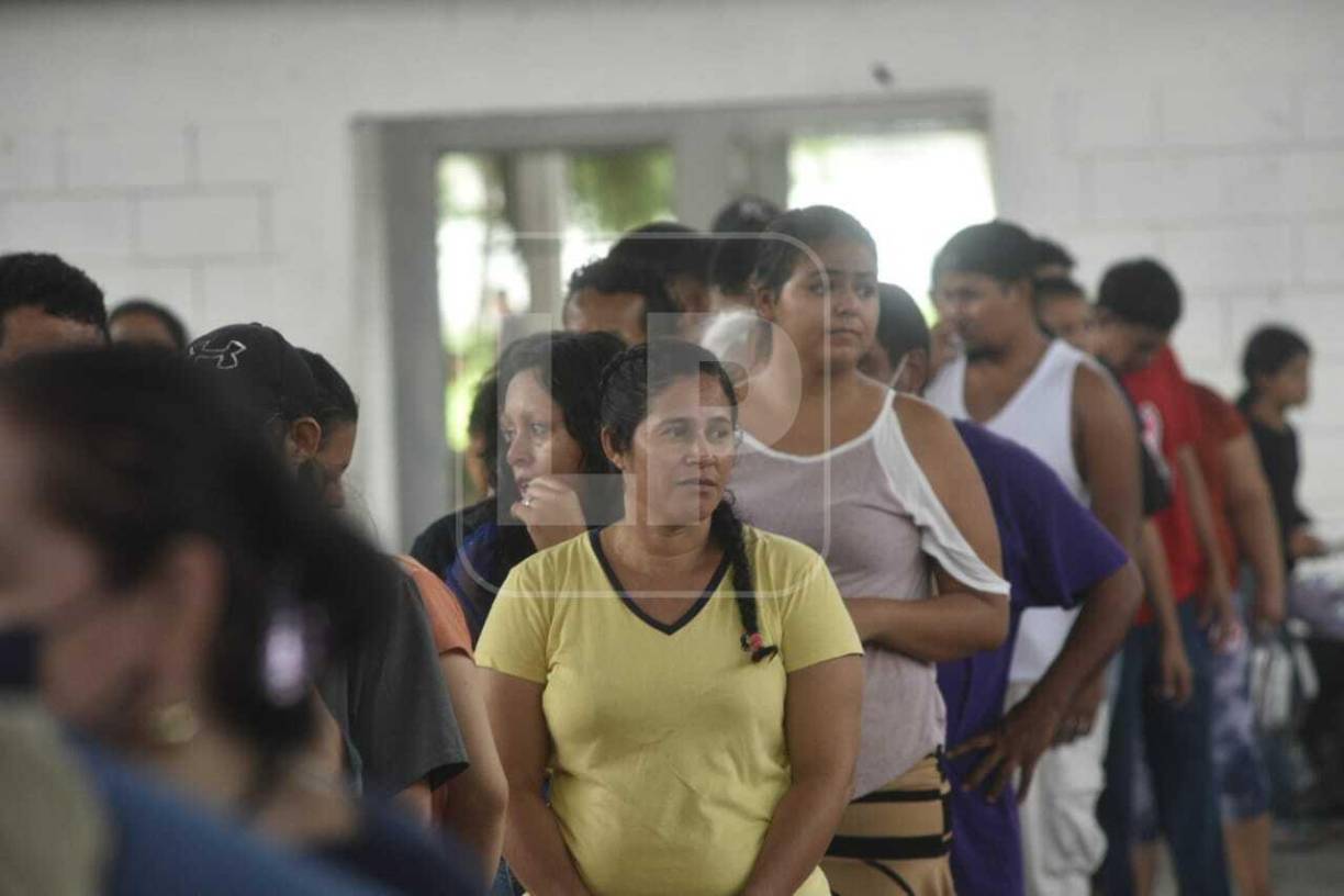 El alcalde sampedrano, Roberto Contreras, ha visitado este viernes varios de los albergues. 