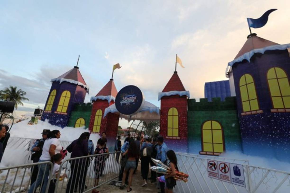 La villa se ha convertido en un perfecto lugar para el comercio, ya usted encuentra toda clase de productos: comida, bisutería, ropa, juguetes y mucho más.