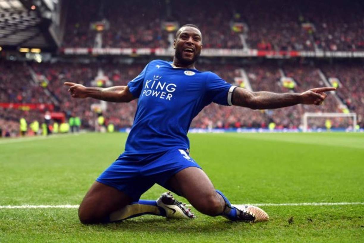 Wes Morgan (Jamaica, 32 años). Es el líder de la defensa del Leicester. El jamaicano, que aporta el toque exótico de este club, ha sido todo un descubrimiento. Su apariencia tosca y sus más de 90 kilos hacen creer que se trata de un defensa lento de reflejos y con problemas para cubrir espacios pero el sistema defensivo de los 'foxes' y su inteligencia táctica le han convertido en todo un seguro defensivo. Además es un peligro en las acciones a balón parado.