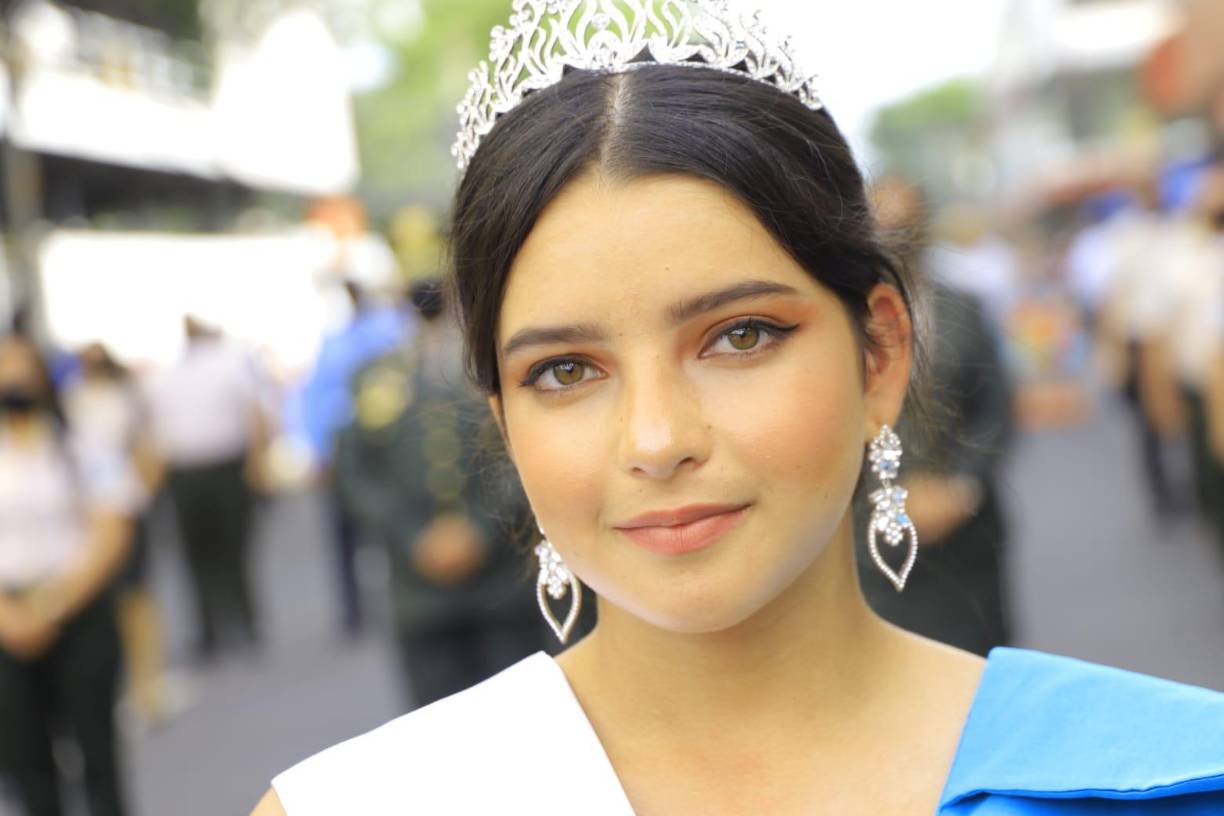 Heysell Melgar desfiló con el Liceo Militar.