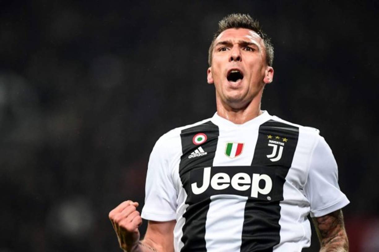 Mario Mandzukic celebrando su gol que abrió el marcador en San Siro. Foto AFP