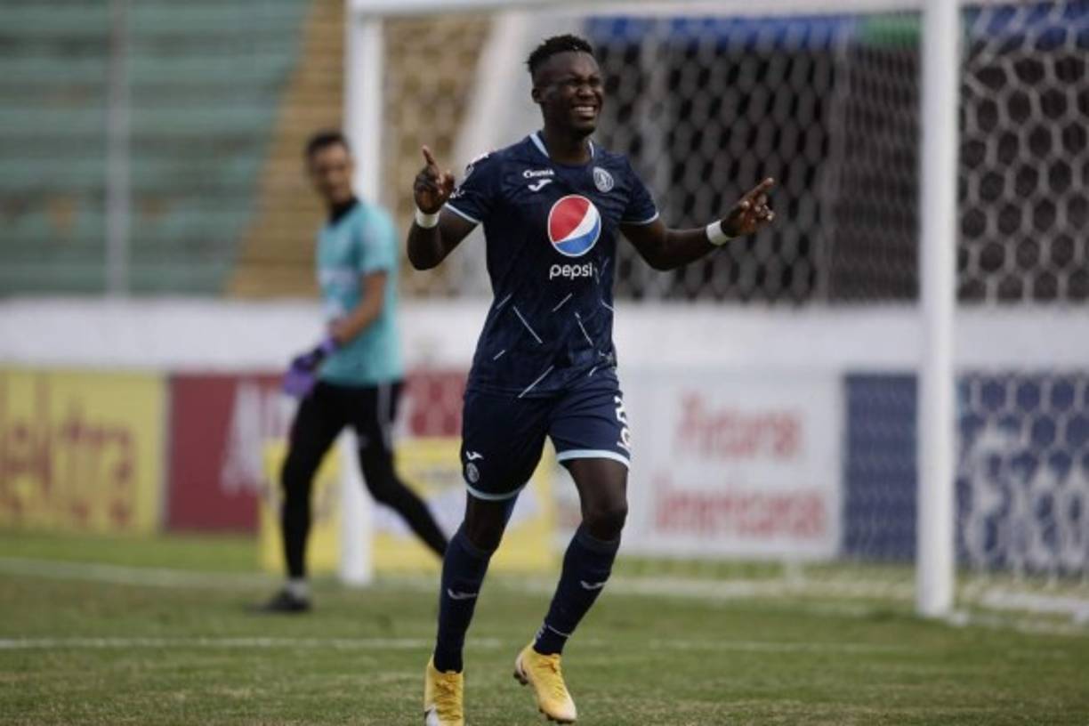 Román Rubilio Castillo se emocionó tras marcar de penal el 2-0 del Motagua.