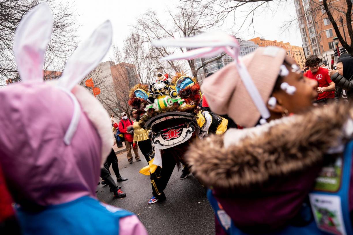 En Washington D.C., el presidente Joe Biden ordenó que las banderas ondearan hasta media asta tras la masacre en California.
