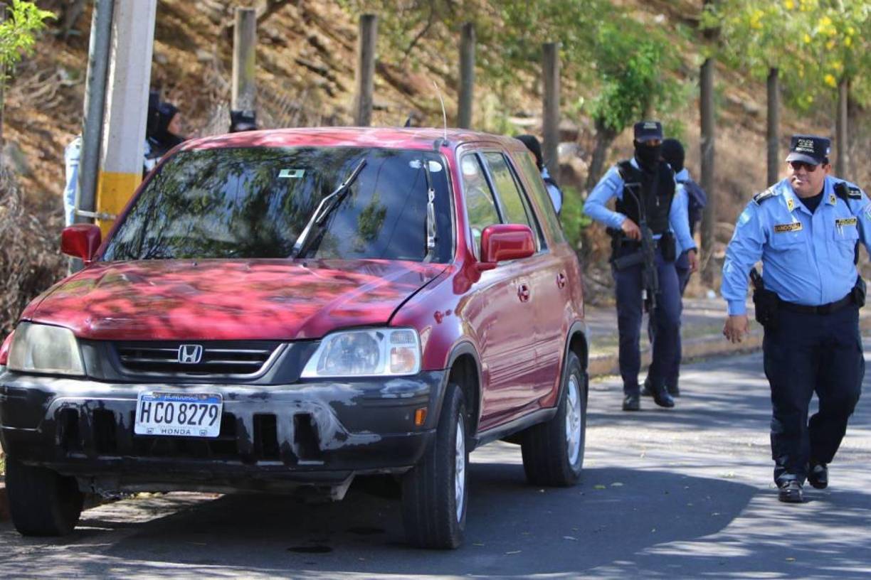 Él se conducía en la camioneta roja, marca Honda CR-V, color rojo, con placas HCO 82279.