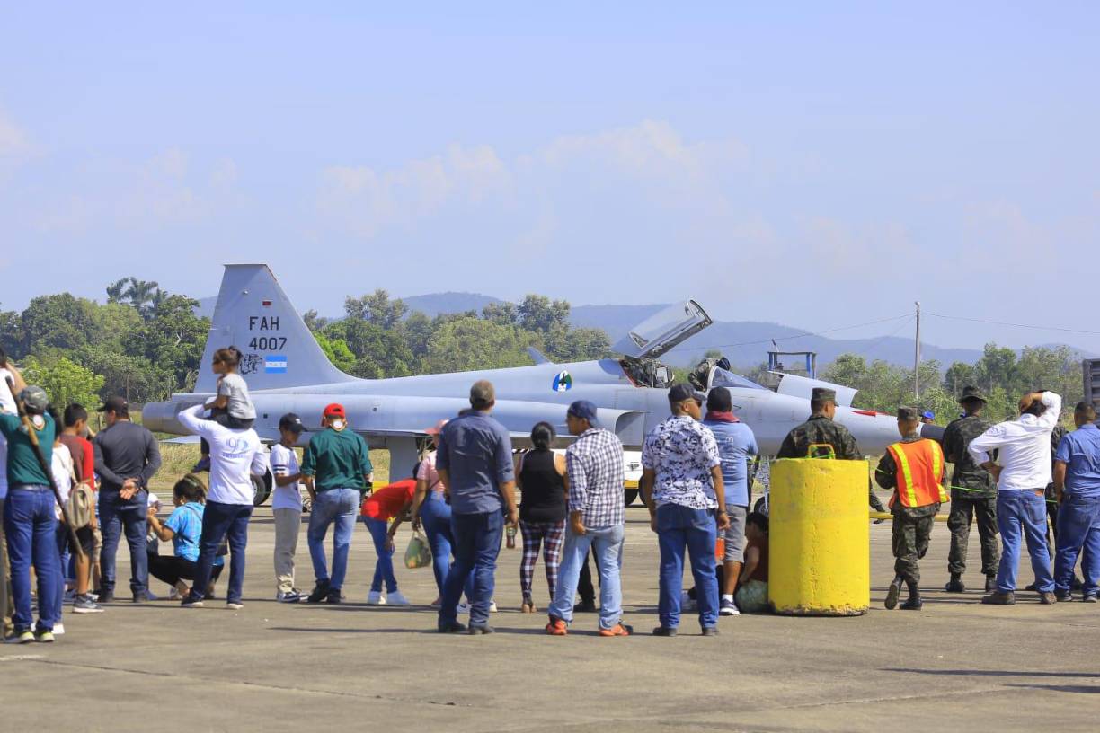 Espectacular show aéreo se vive en San Pedro Sula