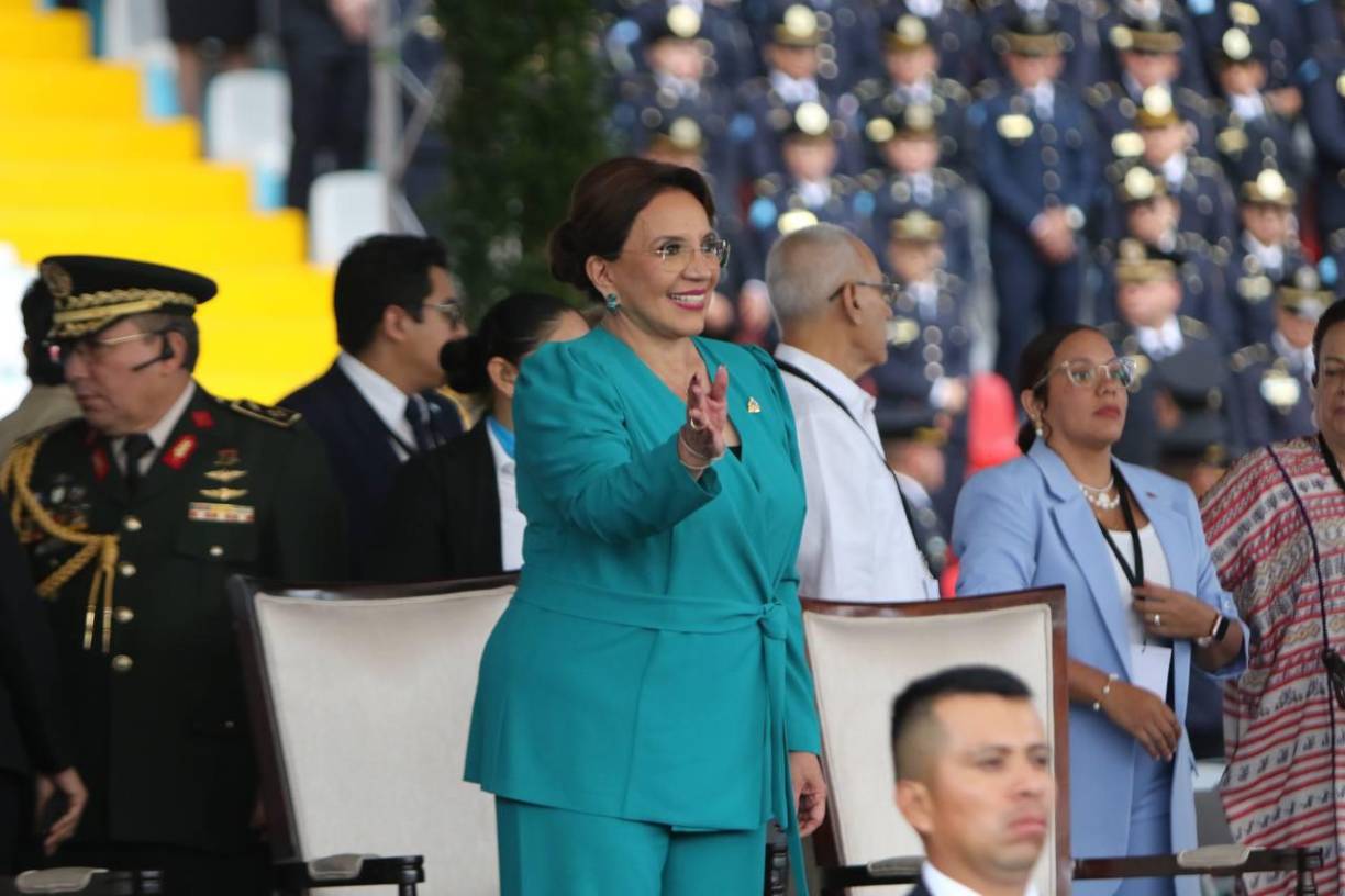 El color elegido por la mandataria hace alusión a los colores de nuestra Bandera Nacional. 