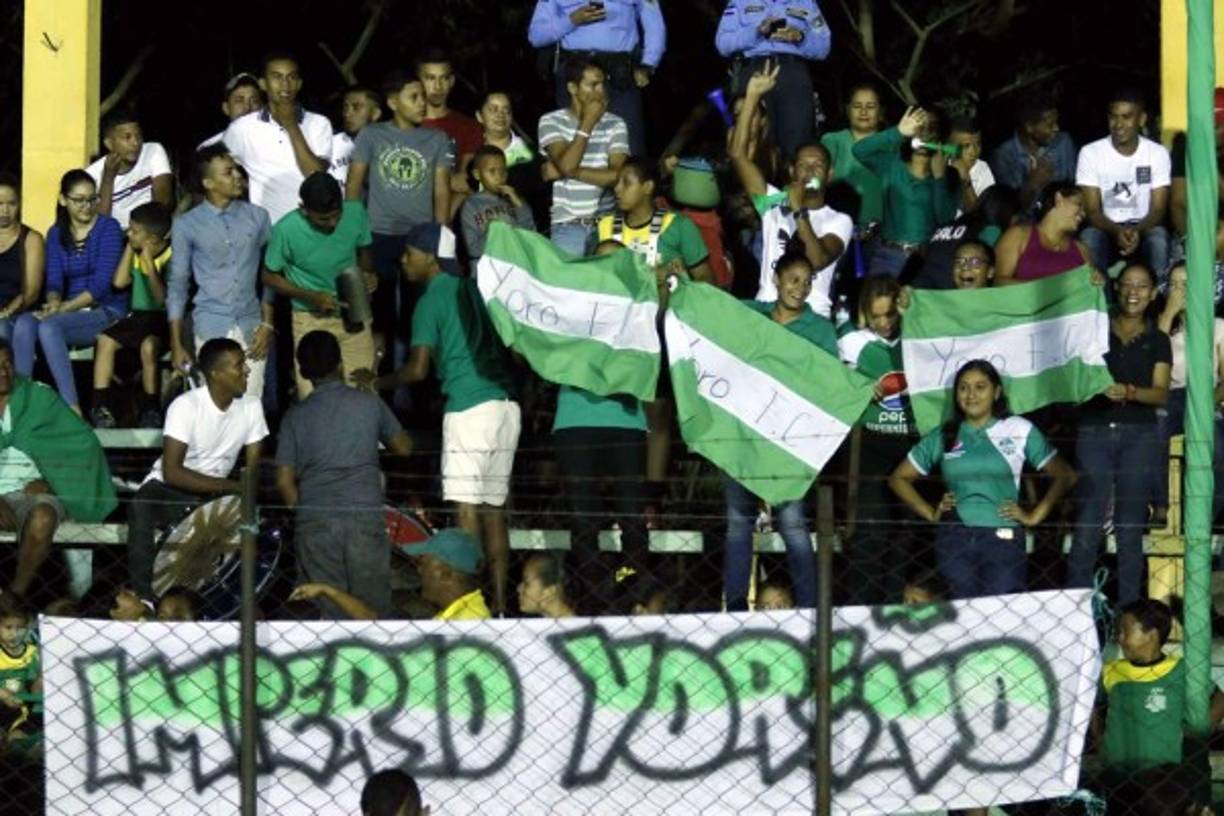 Con un ambiente digno de semifinales, el estadio donde juega como local el Yoro FC de la Liga de Ascenso fue abarrotado por los aficionados que llegaron a presenciar el encuentro de vuelta de semifinales contra el Platense.