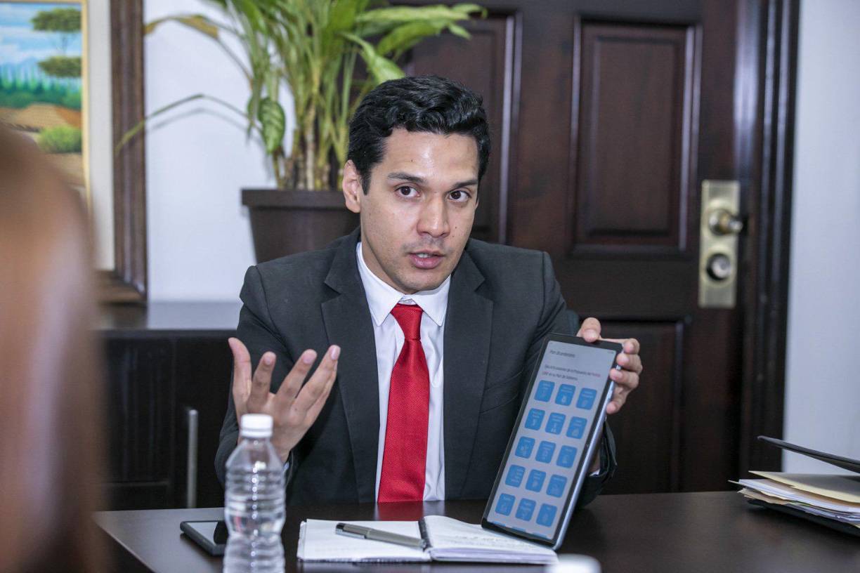 El subsecretario de Prensa no dio mayores detalles sobre el proyecto, pero adelantó que “muy pronto estaremos compartiendo con ustedes lo discutido en la reunión porque se que les va a interesar bastante”. 